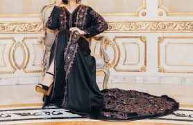 Le Caftan Marocain : Histoire et Évolution d’une Icône de Mode Incontournable Le Caftan Marocain : Histoire et Évolution d’une Icône de Mode Incontournable