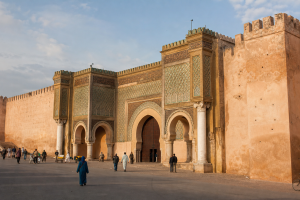 Porte monumentale et remparts impériaux de Meknès