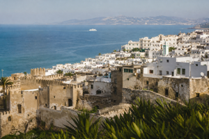 Kasbah de Tanger dominant le détroit de Gibraltar