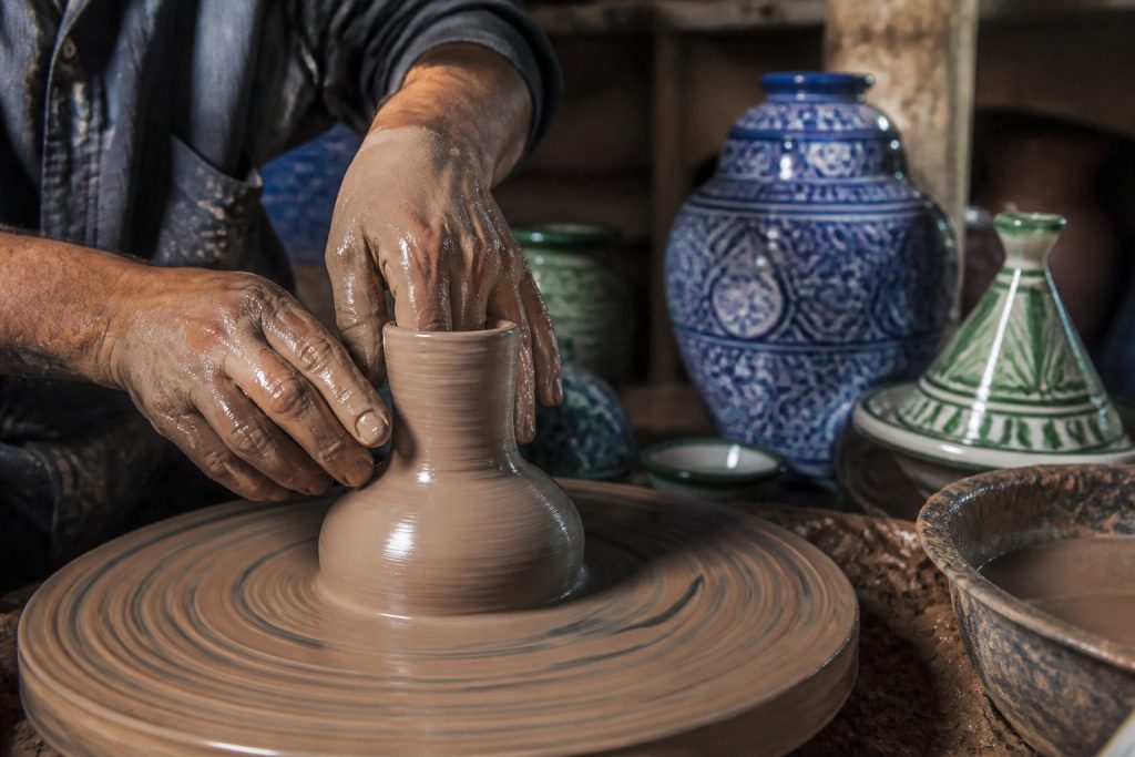 Comprendre la poterie de Safi dans ses ateliers