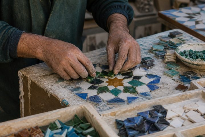 S’initier au zellige dans un atelier de Tétouan